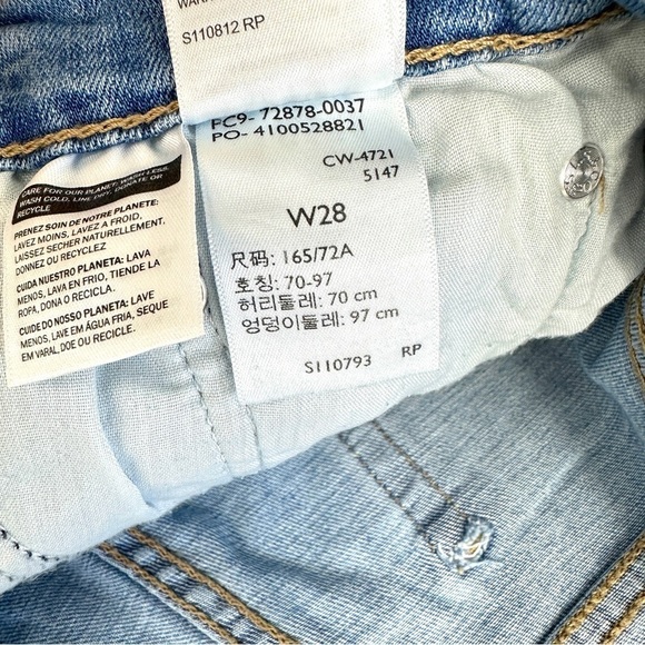 Levi’s Highrise Hypersoft Shorts in Medium Wash Size 28/6 Small - Picture 8 of 13